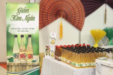 Gánh giấm vải đọ sức cùng chợ Tây