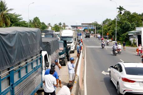 Tài xế phản ứng, Trạm BOT Ô Môn liên tục xả trạm