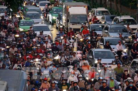 Người dân TP. Hồ Chí Minh ùn ùn đổ về bến xe, sân bay đi nghỉ lễ