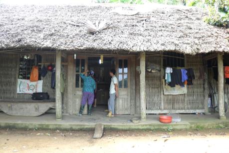 Nhiều hộ nghèo...đang chờ tiền Tết