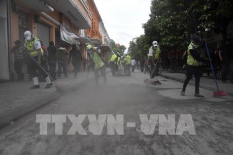 Lực lượng cứu hộ Guatemala nỗ lực tìm kiếm các nạn nhân núi lửa phun trào