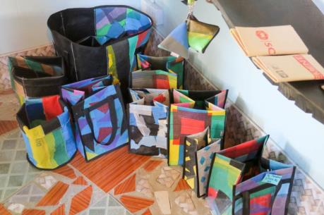 Sản phẩm tái chế của Myanmar thu hút khách du lịch