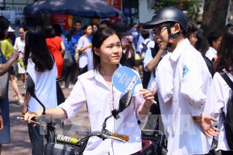 Đề thi môn Toán vào lớp 10 tại Hà Nội năm 2018