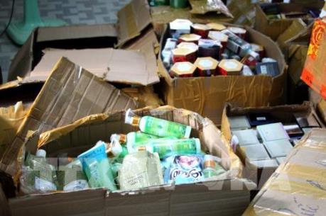 Thu giữ hàng nghìn chai sữa tắm, mỹ phẩm không rõ nguồn gốc