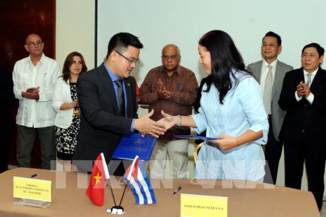 Doanh nghiệp Việt Nam và Cuba ký nhiều thỏa thuận thương mại