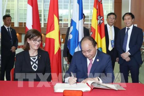 Thủ tướng Nguyễn Xuân Phúc dự buổi trình diễn công nghệ thông minh tại Canada