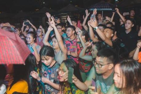 Giới trẻ phát cuồng với show diễn cực chất tại Hạ Long của Noo Phước Thịnh 