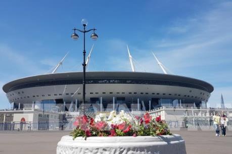 WORLD CUP 2018: Lần đầu tiên có các cô bé nhặt bóng