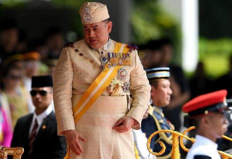 Quốc vương Malaysia tự nguyện cắt giảm lương nhằm kiểm soát nợ công