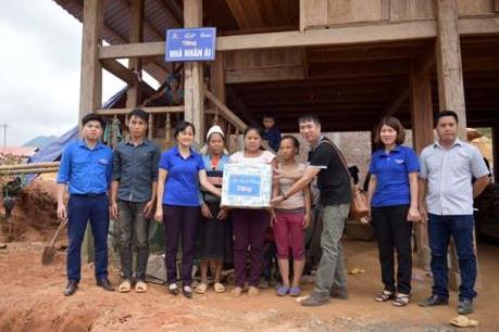 Báo Thanh Niên và Vinamilk tặng nhà cho 10 gia đình