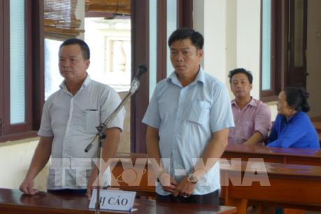 Giả mạo trong công tác, hai phó Công an xã lãnh án tù