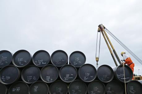 Nga và Saudi Arabia đề xuất tăng sản lượng của OPEC thêm 1,5 triệu thùng/ngày