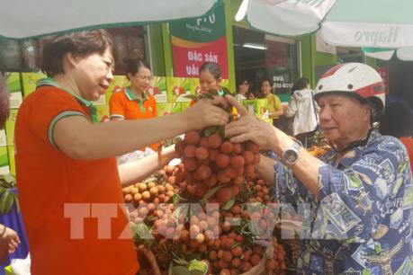 Thị trường thực phẩm đặc sản sôi động dịp Tết Đoan Ngọ