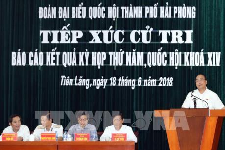 Thủ tướng Nguyễn Xuân Phúc tiếp xúc với cử tri sau kỳ họp Quốc hội