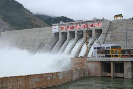 Gắn biển “Chào mừng 60 năm ngành xây dựng” cho Thủy điện Lai Châu