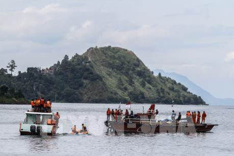 Indonesia: Thêm một vụ lật tàu trên hồ Toba