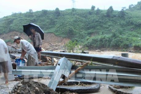 Khẩn trương khắc phục sự cố lưới điện do mưa kèm lốc xoáy tại Hà Giang và Lai Châu