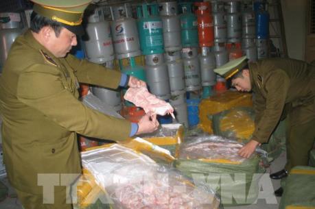 Lạng Sơn ngăn chặn 2 tấn nầm lợn đông lạnh bốc mùi hôi thối