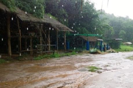Mưa lớn ảnh hưởng tới công tác tìm kiếm đội bóng thiếu niên mất tích trong hang động