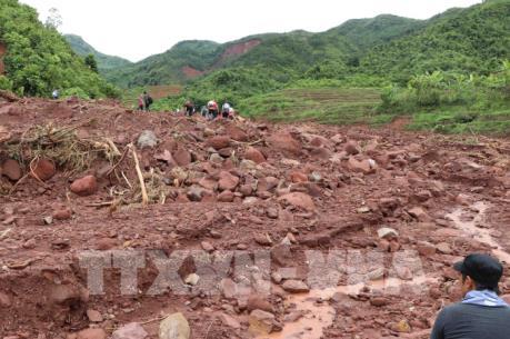 Giải tỏa hàng trăm mét khối đất đá, thông đường đi Cao nguyên đá Đồng Văn