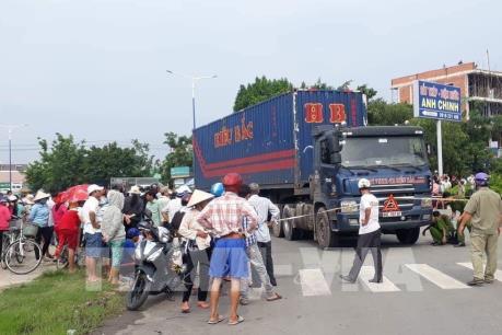 Xe container gây tai nạn giao thông nghiêm trọng khiến 3 người thương vong