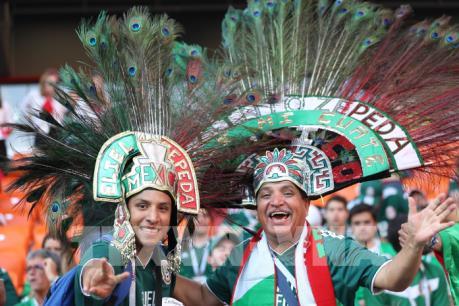 WORLD CUP 2018: Cổ động viên Mexico đổ đến Đại sứ quán Hàn Quốc ăn mừng