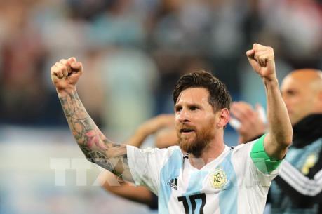 Phá kỷ lục của “Vua bóng đá” Pele, Lionel Messi gây sốt trên Twitter