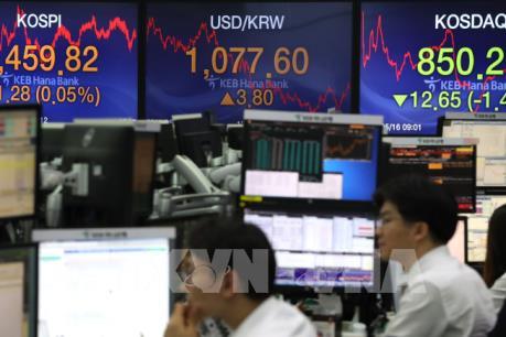 Thị trường chứng khoán châu Á diễn biến ngược chiều nhau 