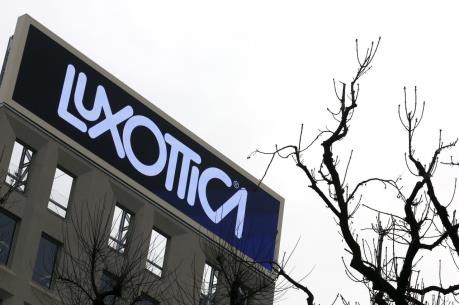 Trung Quốc trì hoãn ra quyết định về thương vụ Essilor-Luxottica