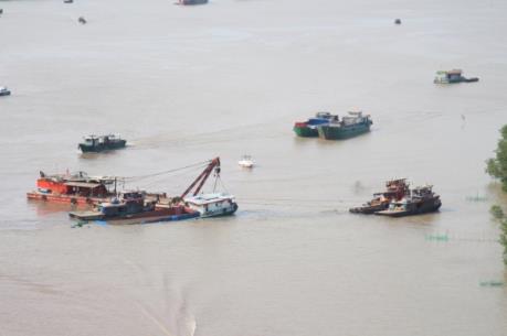 Khẩn trương tìm kiếm 2 người mất tích trong vụ tai nạn trên sông Sài Gòn