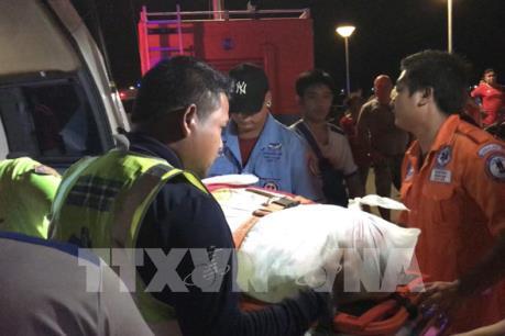 Thái Lan huy động máy bay trực thăng và thợ lặn tìm kiếm nạn nhân vụ chìm tàu ở Phuket