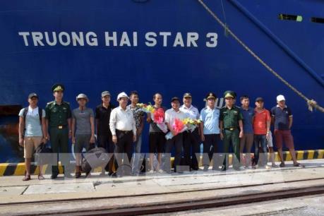 Đưa 9 thuyền viên tàu An Phú 868 bị chìm ngoài biển vào bờ an toàn