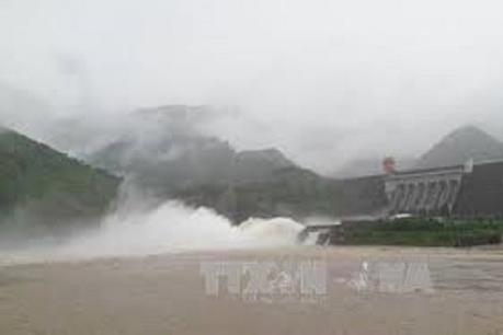 Mở thêm 1 cửa xả đáy hồ Hòa Bình vào hồi 8 giờ ngày 9/7