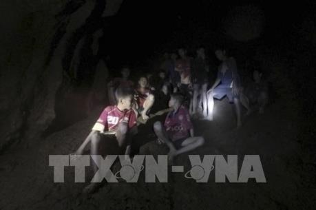 Các ngôi sao bóng đá gửi lời động viên đến đội bóng thiếu niên Thái Lan bị kẹt trong hang