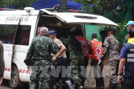  Lý do chưa thể cho các thành viên đội bóng Thái Lan được giải cứu gặp gỡ người thân