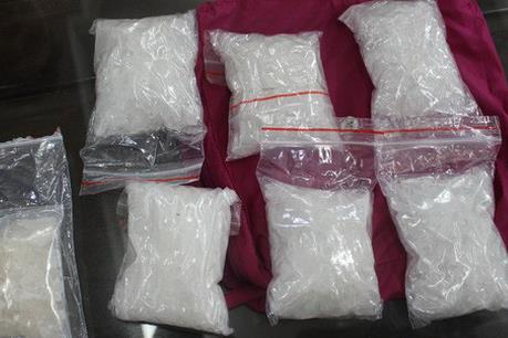 Thanh Hóa: Bắt giữ 2 đối tượng mua bán, vận chuyển 2kg ma túy đá và 4.000 viên hồng phiến