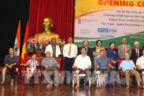 Ấn Độ hỗ trợ lắp chân giả miễn phí cho người khuyết tật tại Vĩnh Phúc