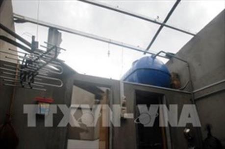 Giông lốc làm sập, tốc mái gần 100 căn nhà ở Cần Thơ