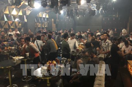 Kiểm tra quán bar, phát hiện gần 100 người sử dụng ma túy