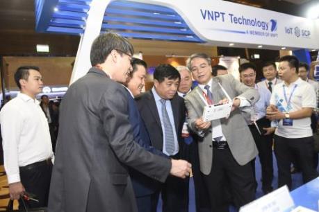 VNPT trình diễn nhiều sản phẩm công nghệ 4.0 tại Industry Summit 2018