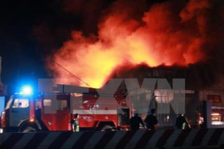 Hỏa hoạn thiêu rụi xưởng tái chế vải bông và xưởng gỗ nguyên liệu tại Đồng Nai