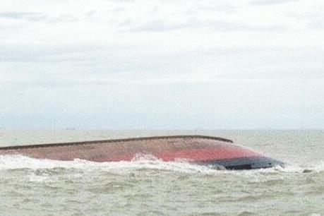 Ba thuyền viên mất tích trong vụ đắm tàu tại đảo Cô Tô