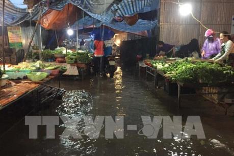 Mưa lớn làm đảo lộn cuộc sống, sinh hoạt của người dân Nghệ An