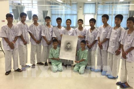 Giải cứu đội bóng thiếu niên Thái Lan: Đội bóng và HLV lần đầu xuất hiện