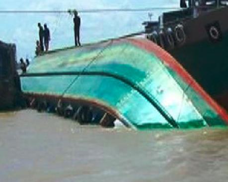 Hải Phòng: Chìm sà lan, một người thiệt mạng