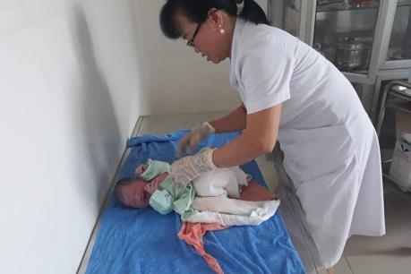 Sinh em bé ngay trên taxi Mai Linh khi trên đường đến bệnh viện