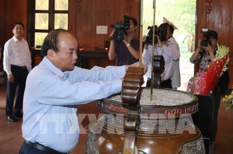 Thủ tướng Nguyễn Xuân Phúc dâng hương tại Khu Di tích Kim Liên