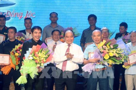 Thủ tướng Nguyễn Xuân Phúc tham dự Chương trình "Những đóa hoa bất tử"