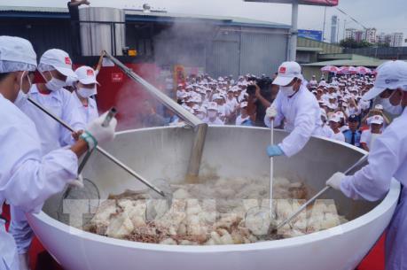 VIFON xác lập kỷ lục Guinness “Tô phở bò ăn liền lớn nhất thế giới”