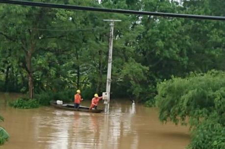 Hà Nội cắt điện gần 1.000 hộ dân để đảm bảo an toàn do nước ngập